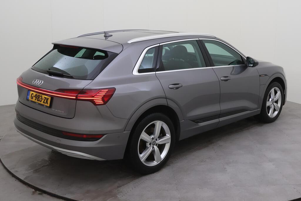 AUDI e-tron photo