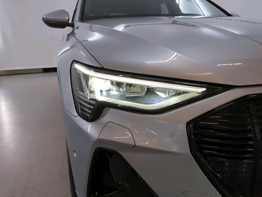 AUDI e-tron photo