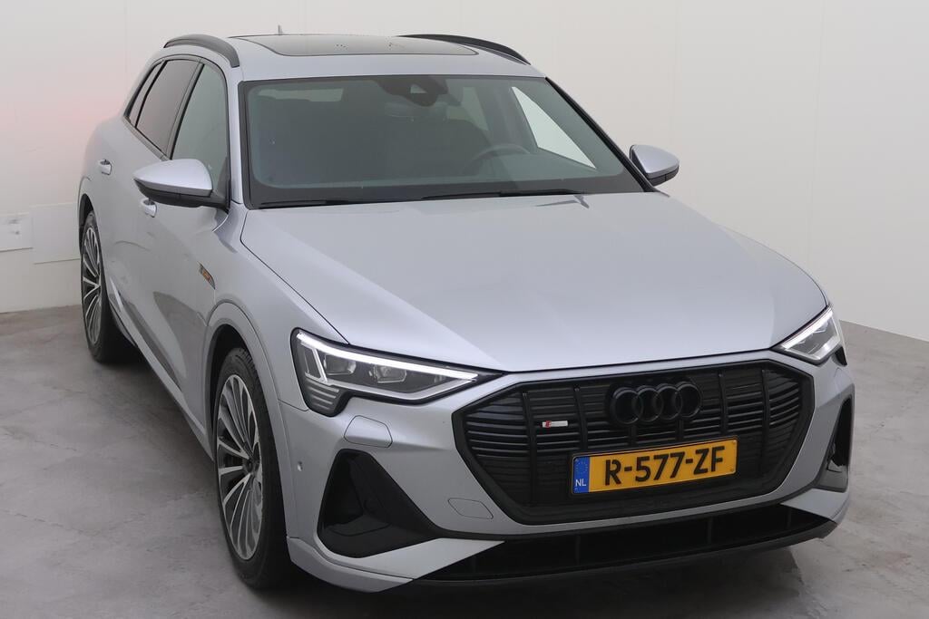AUDI e-tron photo