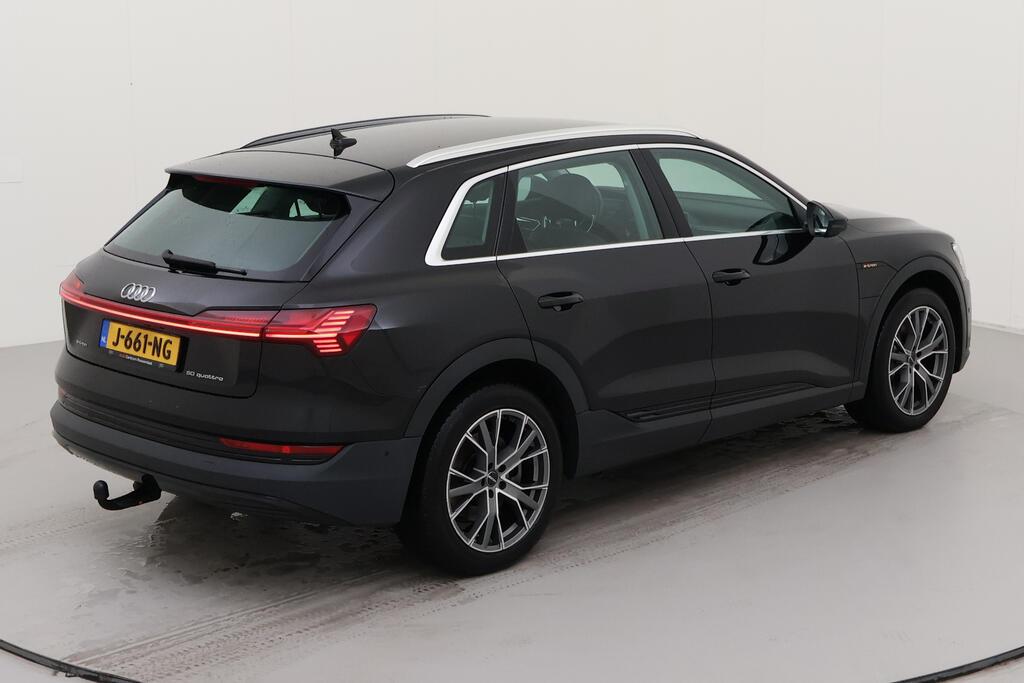 AUDI e-tron photo