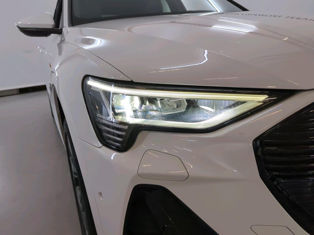 AUDI e-tron photo