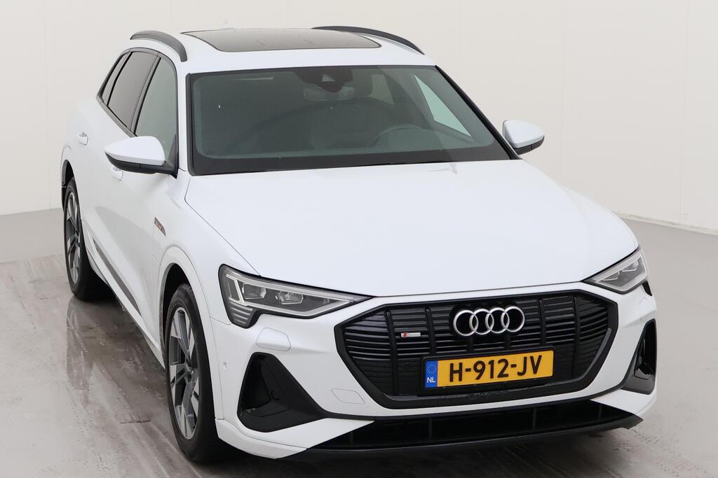 AUDI e-tron photo