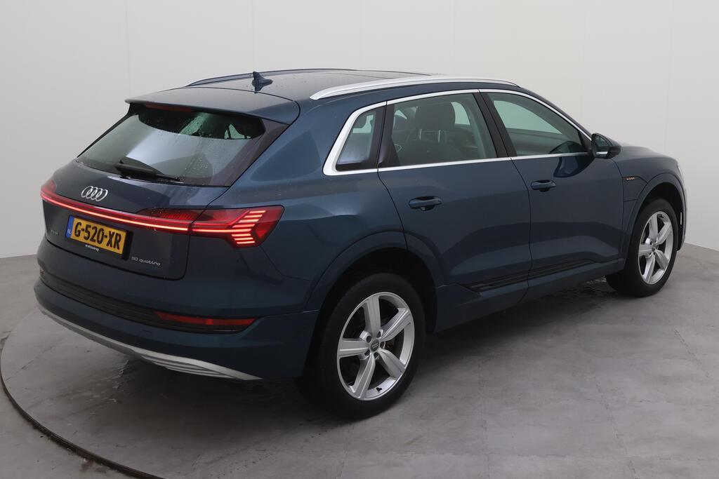 AUDI e-tron photo