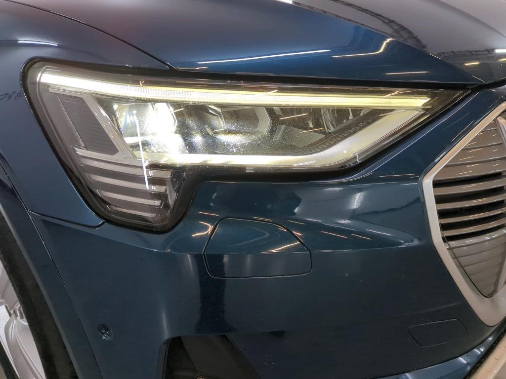 AUDI e-tron photo