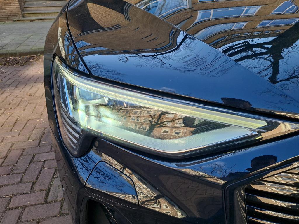 AUDI e-tron photo