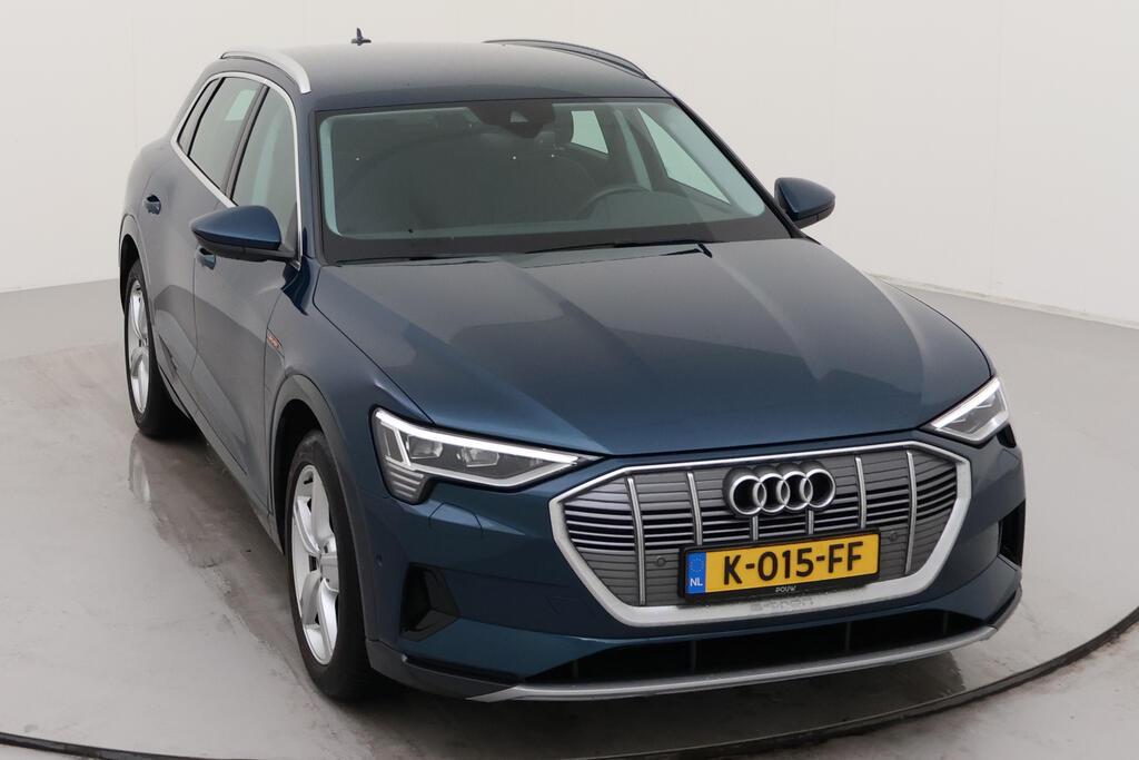 AUDI e-tron photo