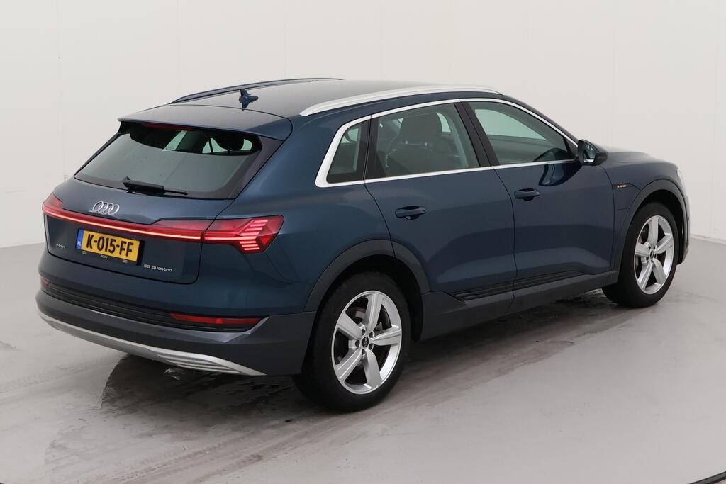 AUDI e-tron photo