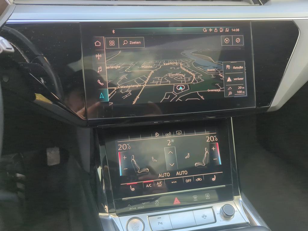 AUDI e-tron photo