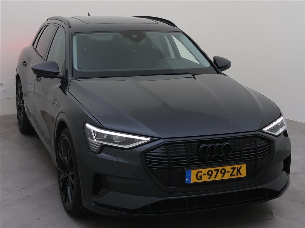 AUDI e-tron photo