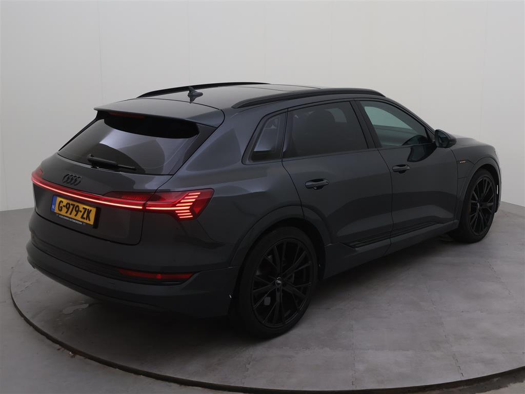 AUDI e-tron photo