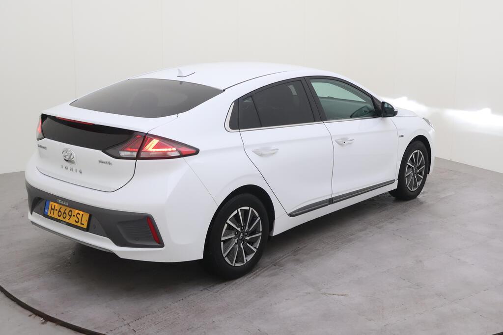 HYUNDAI IONIQ 100 kW photo