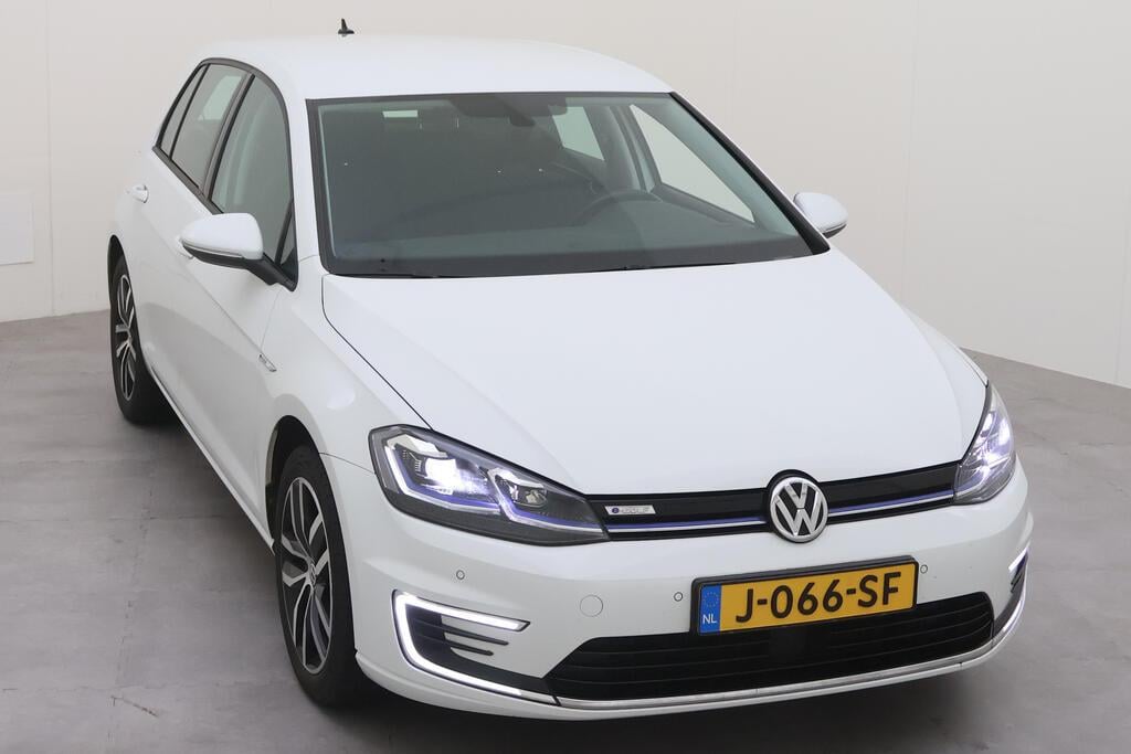 VOLKSWAGEN e-Golf photo