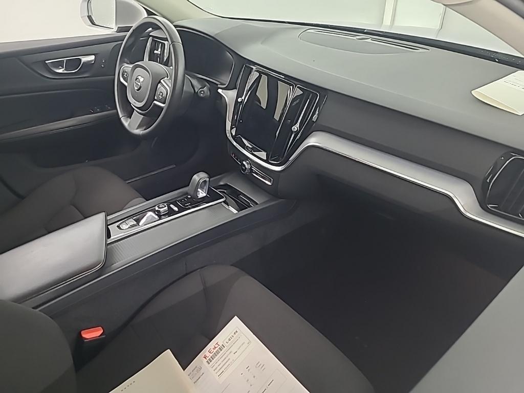 VOLVO V60 B3 Automaat Momentum Business 5D 120kW photo