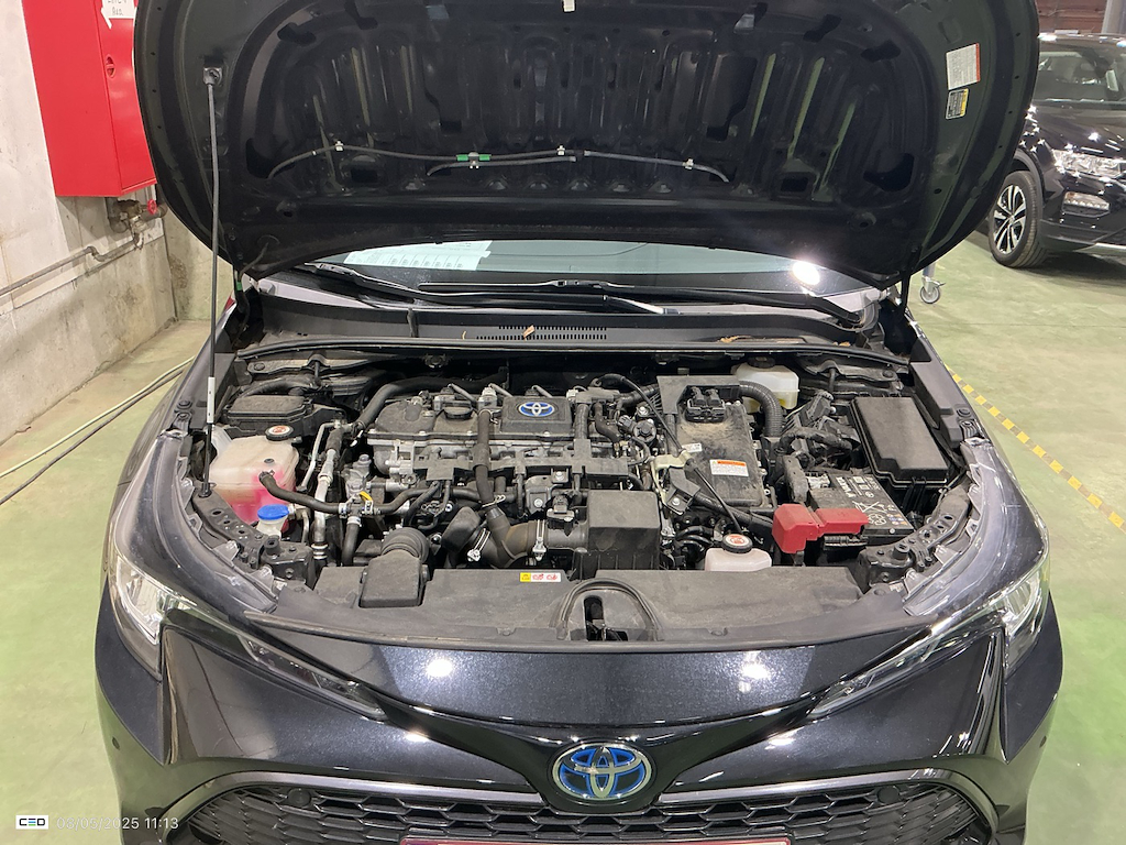 TOYOTA COROLLA HATCHBACK - 2019 1.8 Hybrid Dynamic Plus e-CVT photo