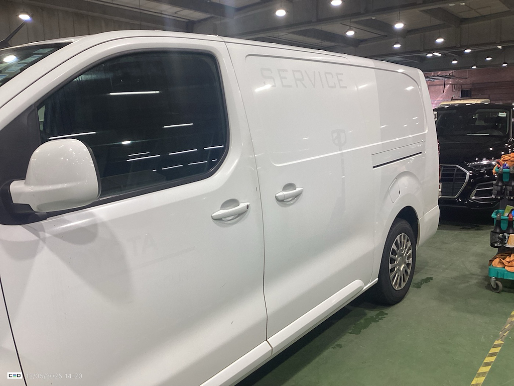 TOYOTA PROACE FOURGON MWB DSL - 2016 2.0 D-4D Long Comfort S&S STOCK photo