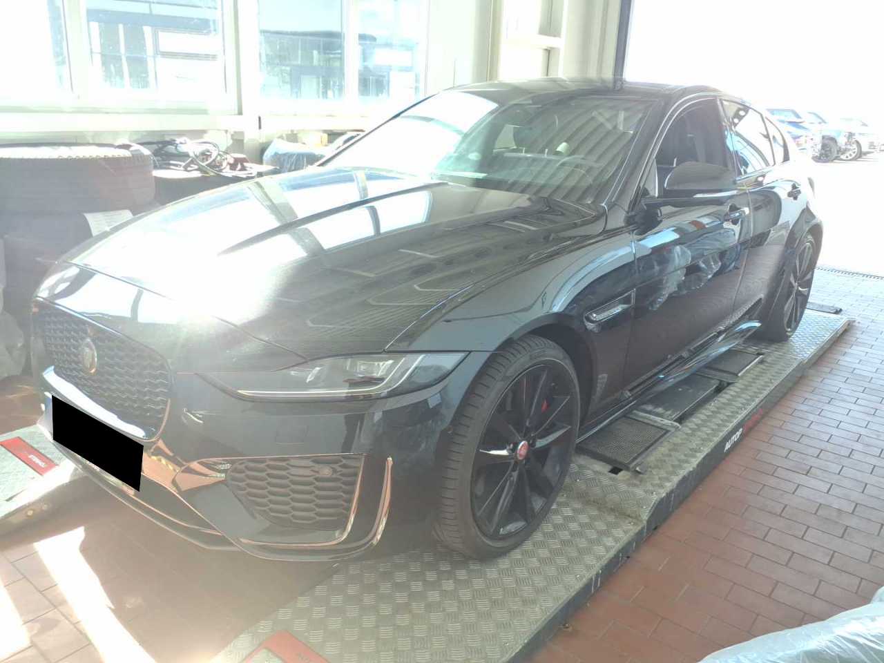 Jaguar R-Dynamic Black AWD XE