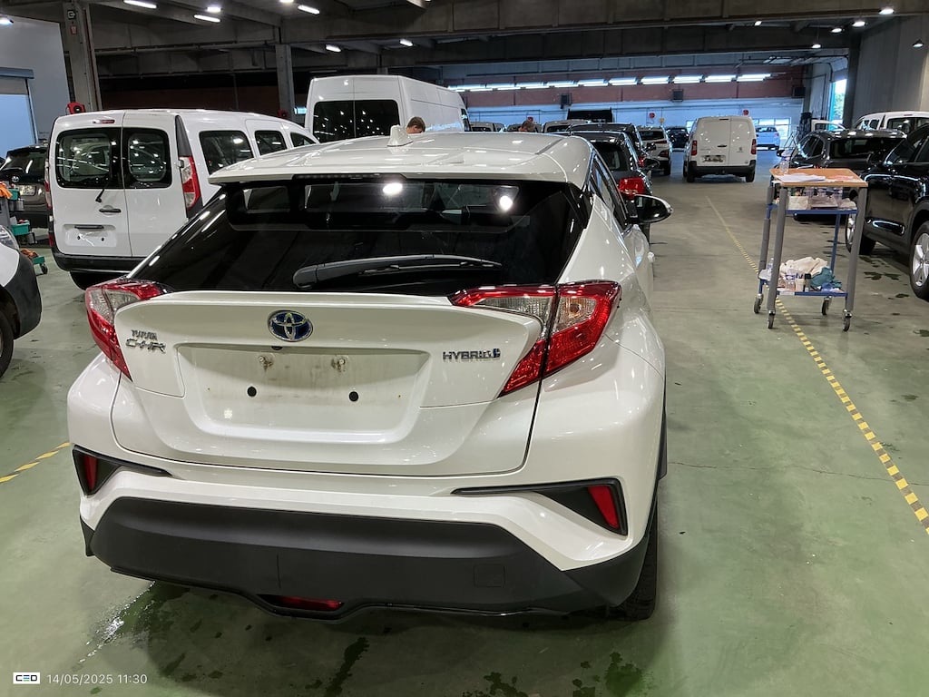 TOYOTA C-HR 1.8i VVT-i Hybrid C-Lub E-CVT(EU6.2) photo