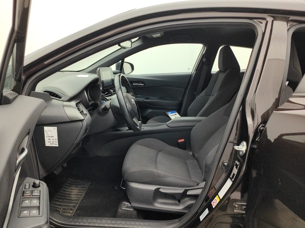 Toyota C-HR 1.8 VVT i-Hybrid C-Business Plus Aut. 5d photo