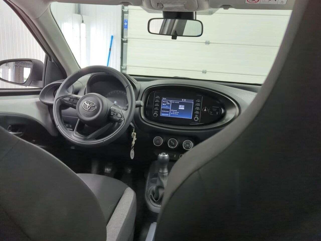 TOYOTA Aygo X 1.0 VVT-i MT Play photo