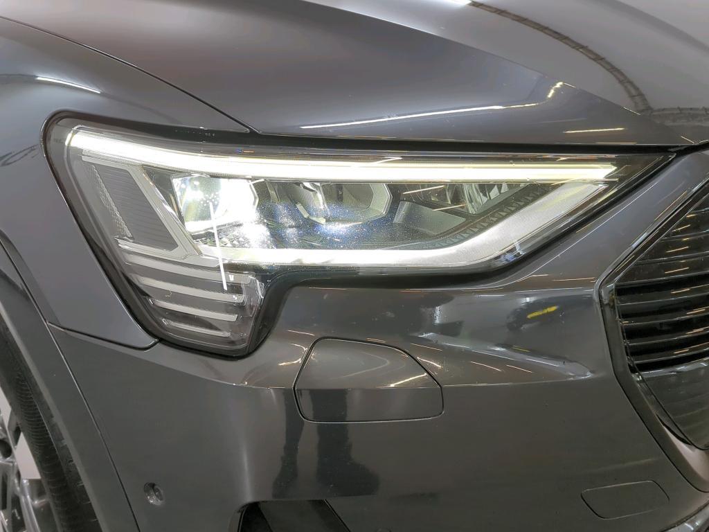 AUDI e-tron photo