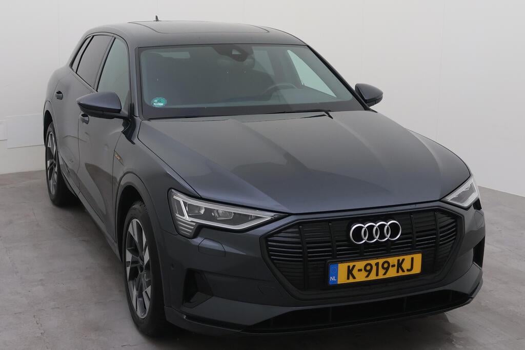 AUDI e-tron photo