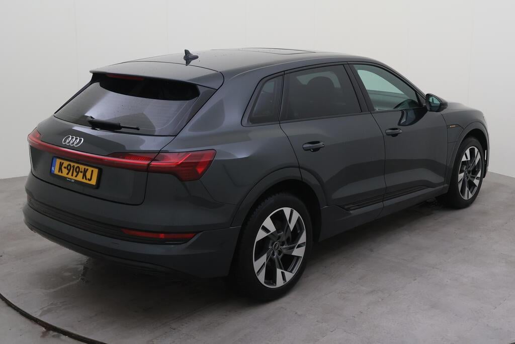 AUDI e-tron photo