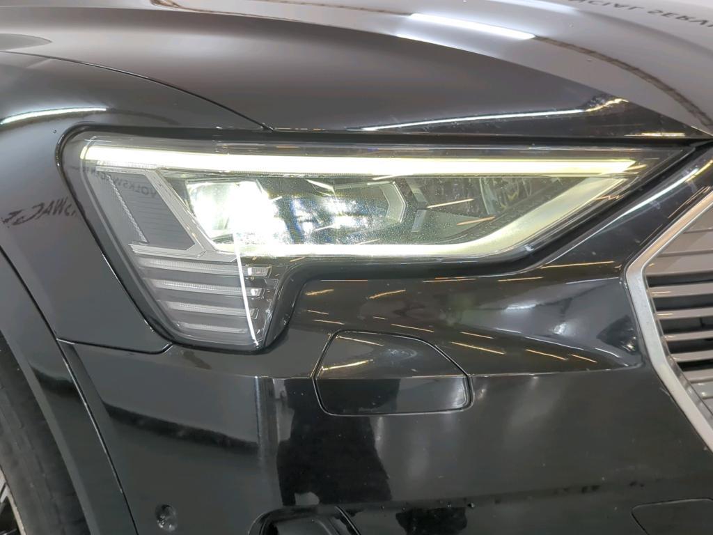 AUDI e-tron photo