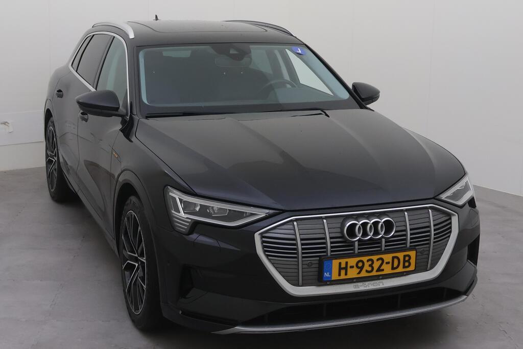 AUDI e-tron photo