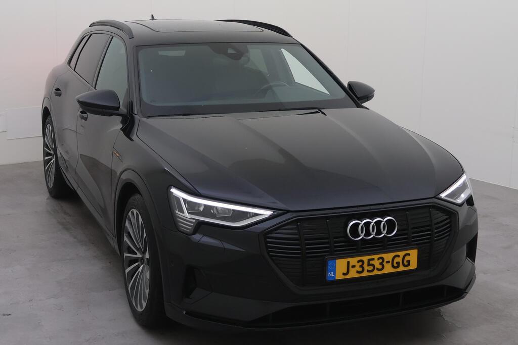 AUDI e-tron photo