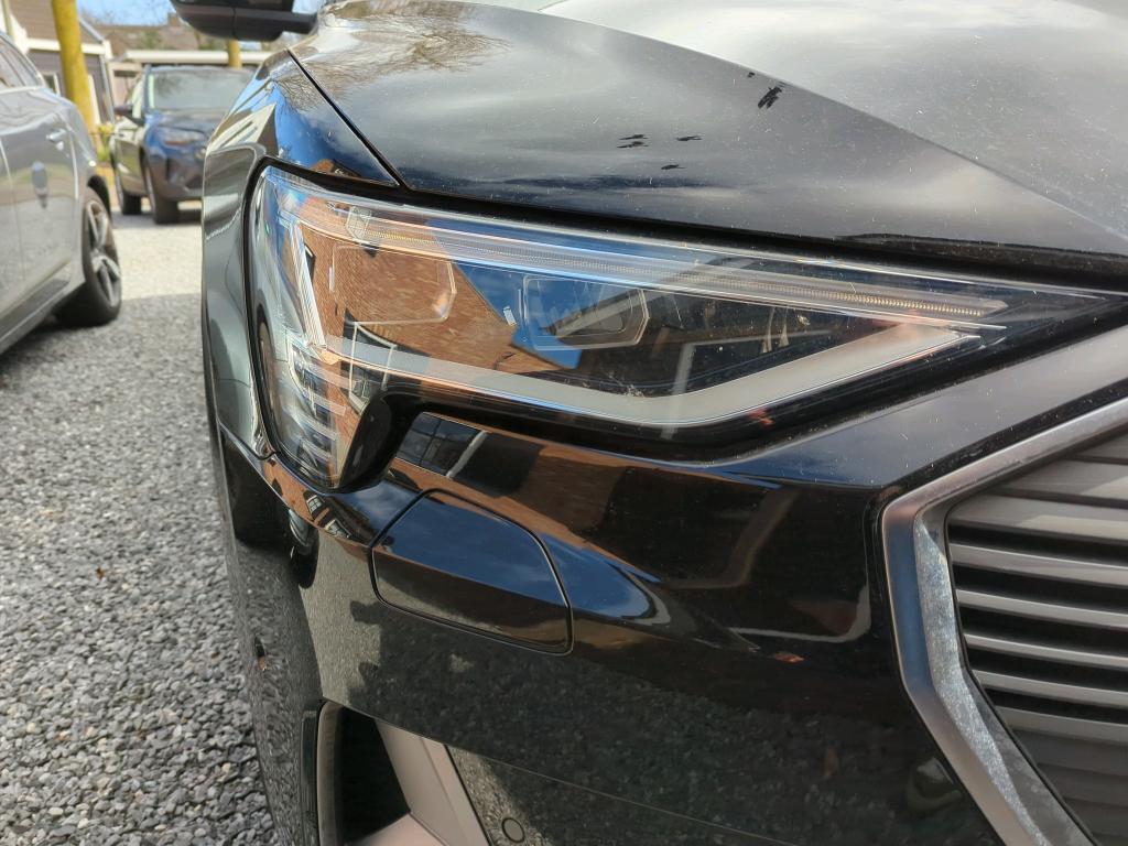 AUDI e-tron photo