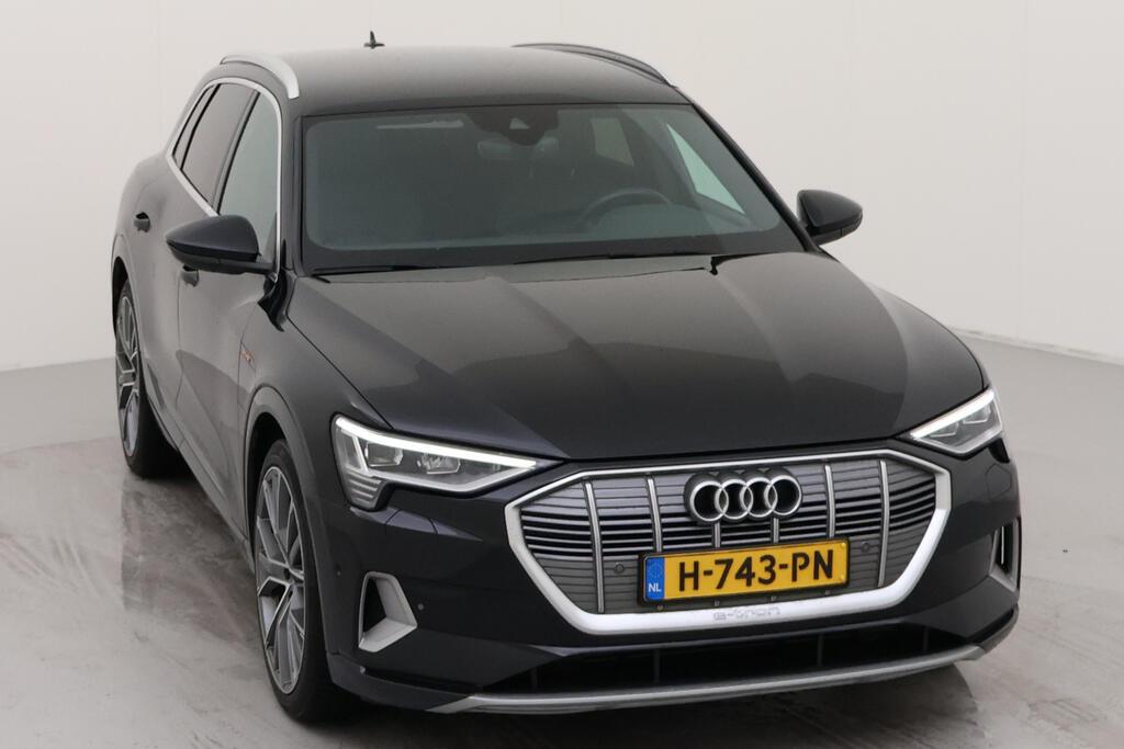 AUDI e-tron photo