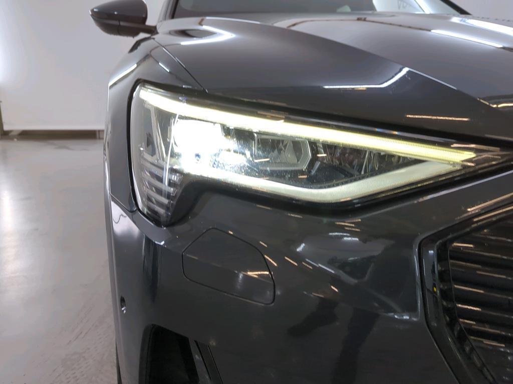 AUDI e-tron 300 kW photo