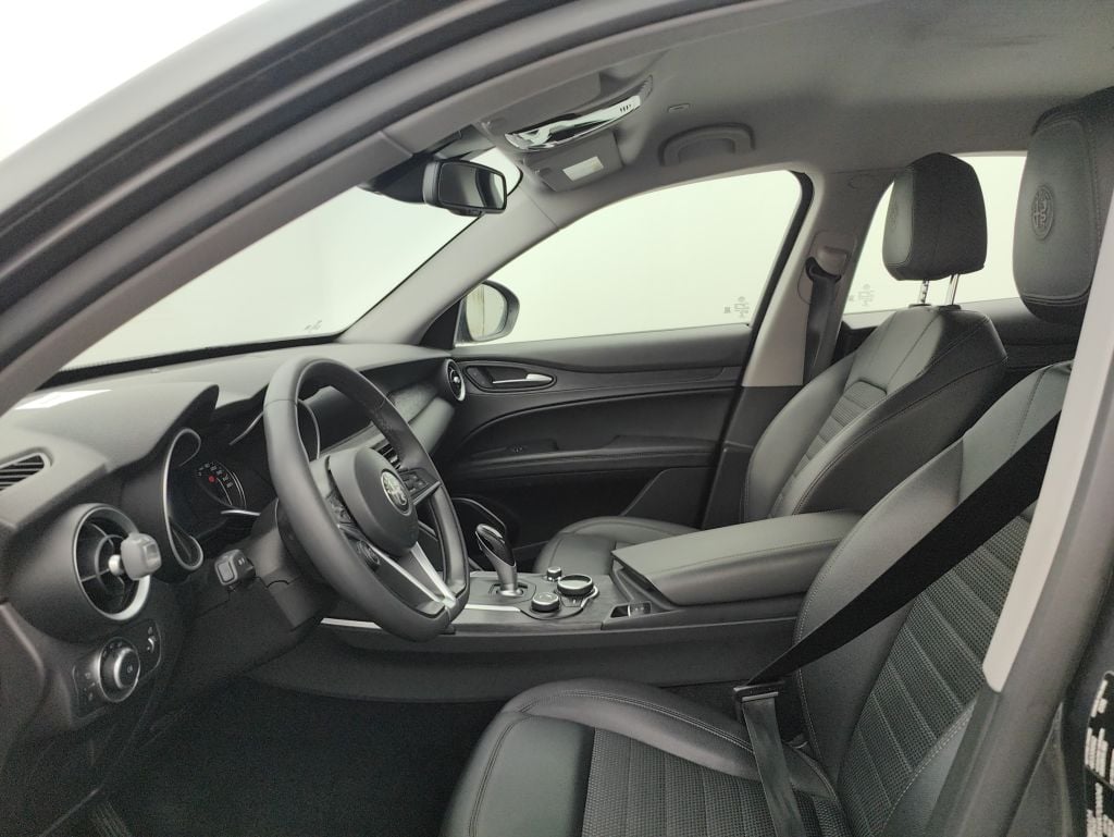 ALFA ROMEO STELVIO DIESEL 2.2 JTD 190 B-Tech (EU6d) 5d Auto photo