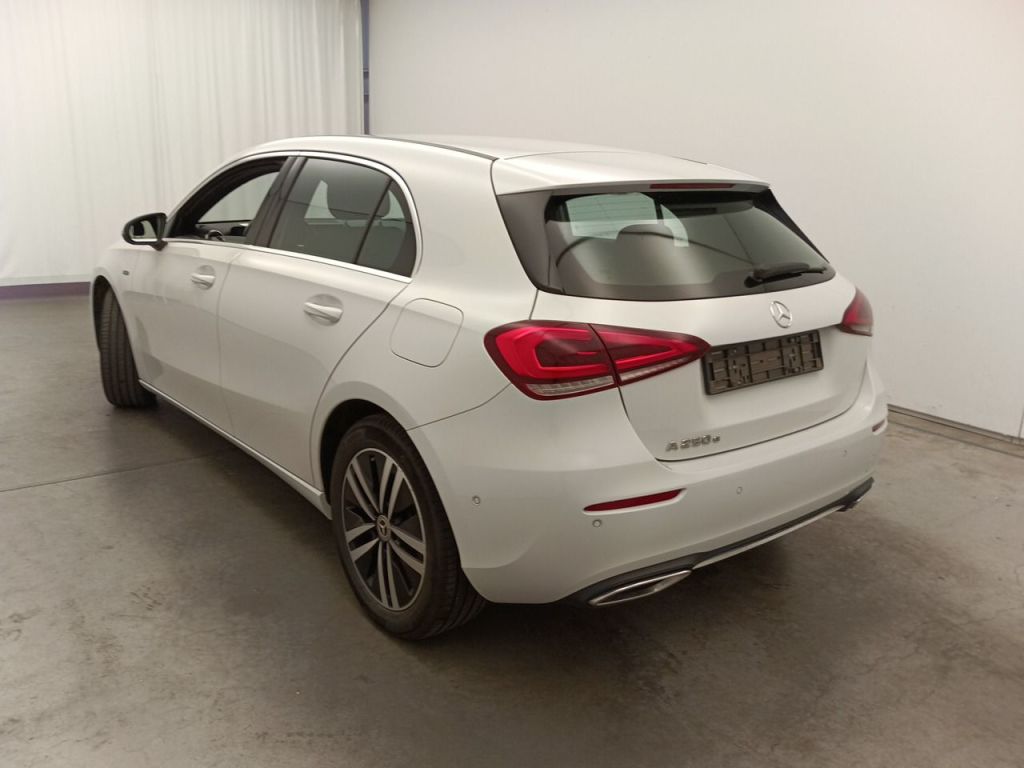 Mercedes-Benz A-Klasse A 250 e Business Solution 5d photo