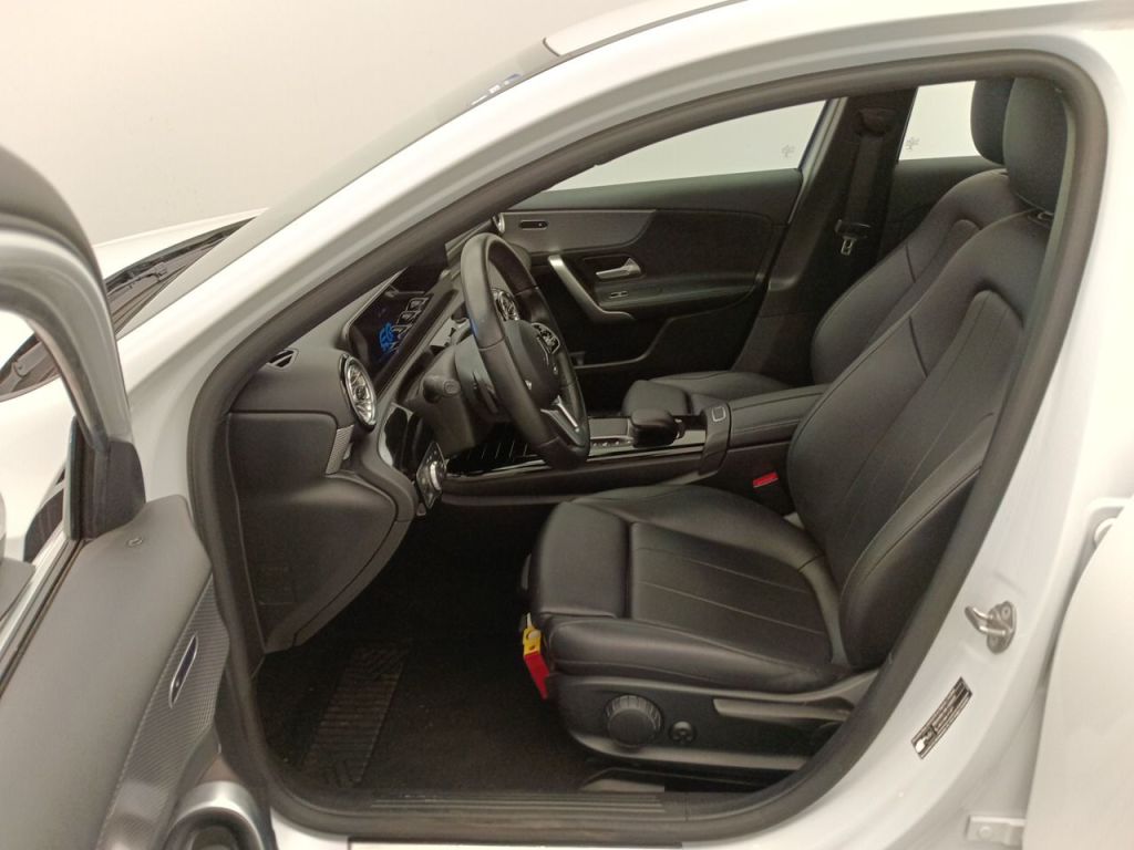 Mercedes-Benz A-Klasse A 250 e Business Solution 5d photo