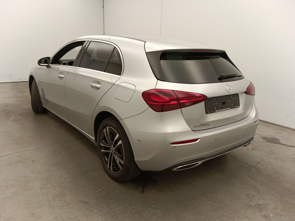 Mercedes-Benz A-Klasse A 250 e Luxury Line 5d photo