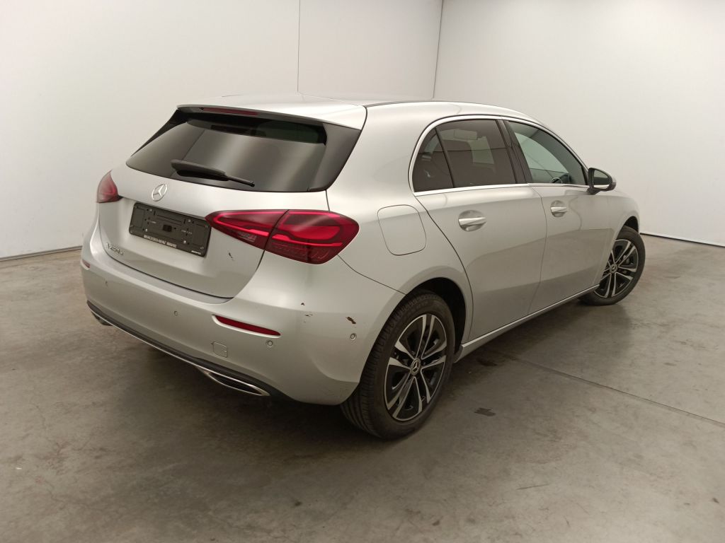 Mercedes-Benz A-Klasse A 250 e Luxury Line 5d photo
