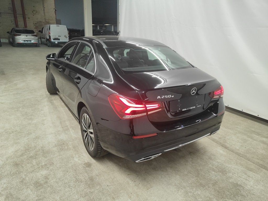 Mercedes-Benz A-Klasse Limousine A 250e Business Solution 4d photo