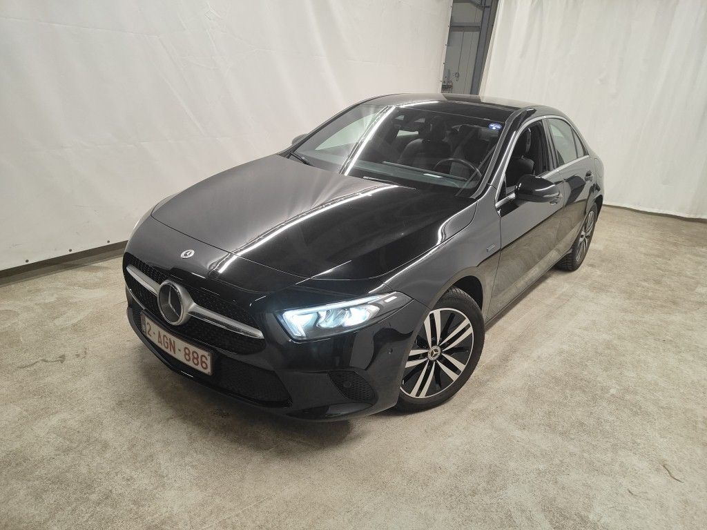 Mercedes-Benz A-Klasse Limousine A 250e Business Solution 4d photo