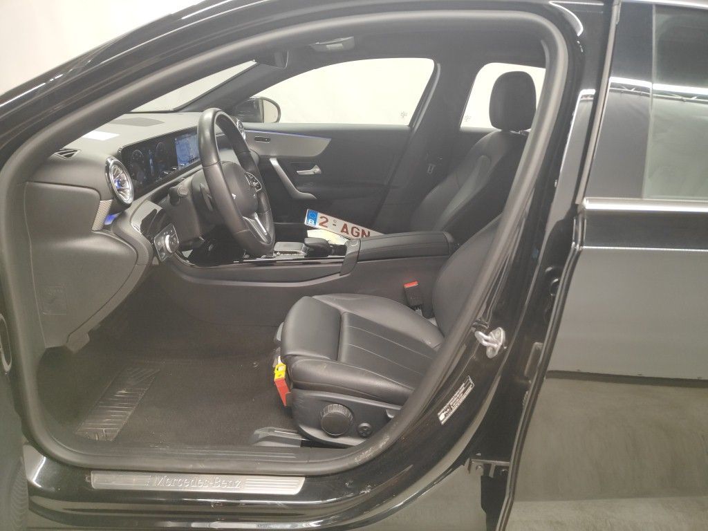 Mercedes-Benz A-Klasse Limousine A 250e Business Solution 4d photo