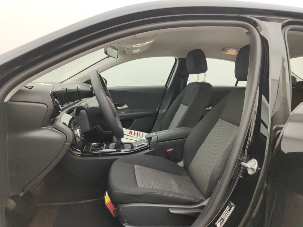 Mercedes-Benz A-Klasse Limousine A 180 4d photo