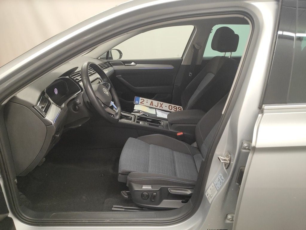 Volkswagen Passat Variant 1.4 TSI DSG6 GTE Business 5d photo