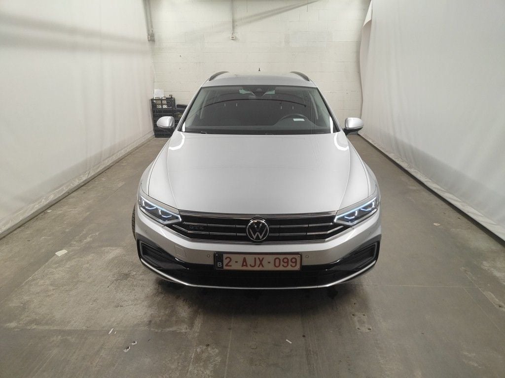 Volkswagen Passat Variant 1.4 TSI DSG6 GTE Business 5d photo