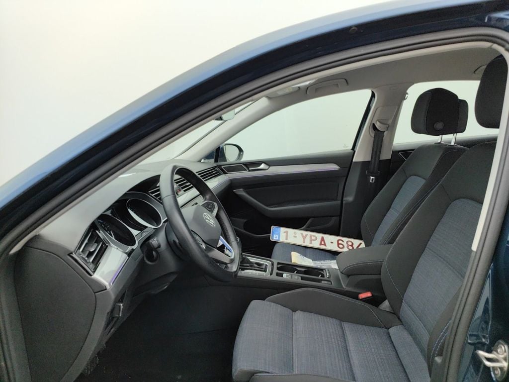 Volkswagen Passat 1.4 TSI GTE Business DSG 4d photo