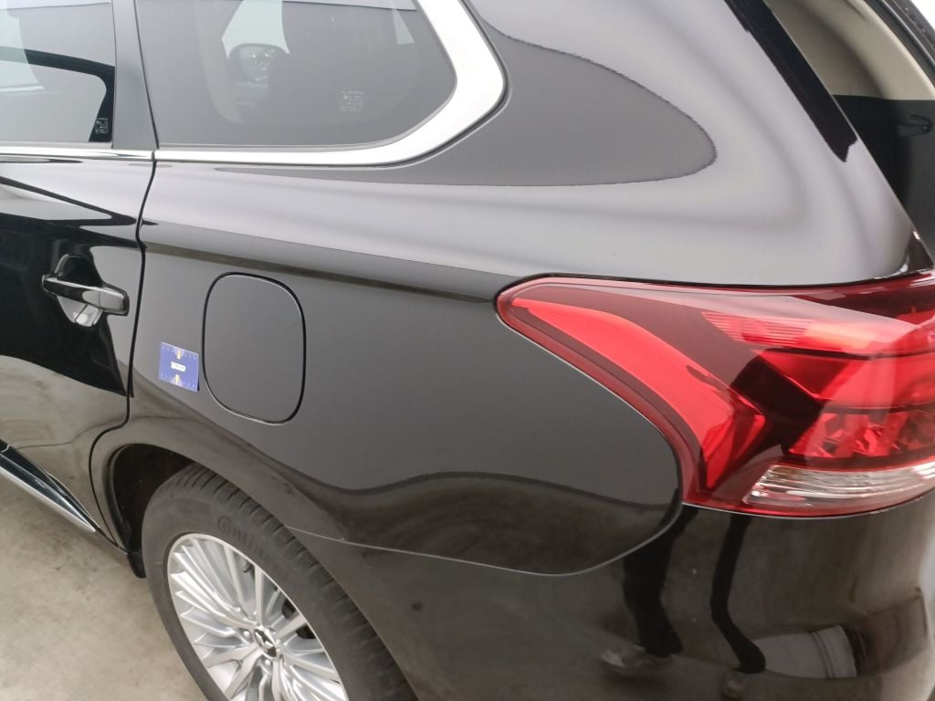 Mitsubishi Outlander 2.4 PHEV 4WD Business Edition SDA AT 5d