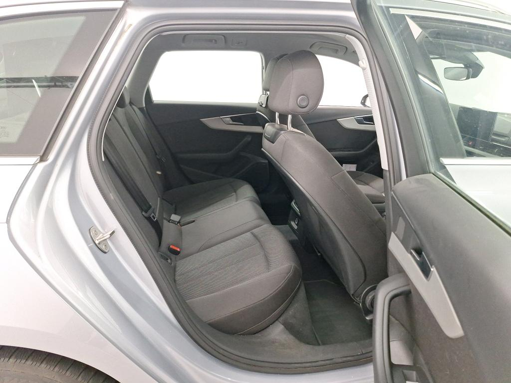 AUDI A4 AVANT 2.0 35 TDI 120KW S TR ATTRACTION B.E. Business Acoustic parking system voor photo