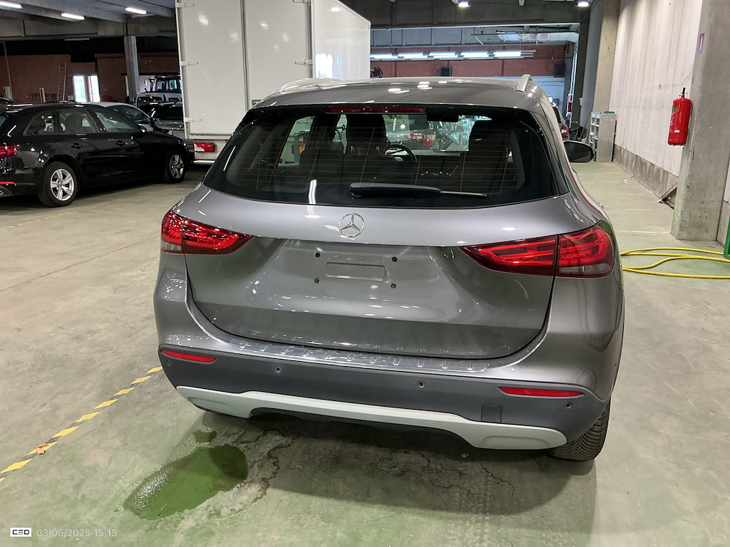 MERCEDES-BENZ GLA 2.0 GLA 180 D DCT BUSINESS SOLUTION photo
