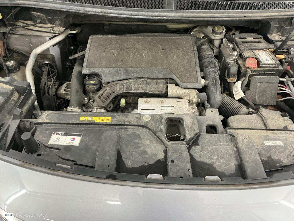 PEUGEOT 5008 1.2 PURETECH 130 AUTO GT LINE photo