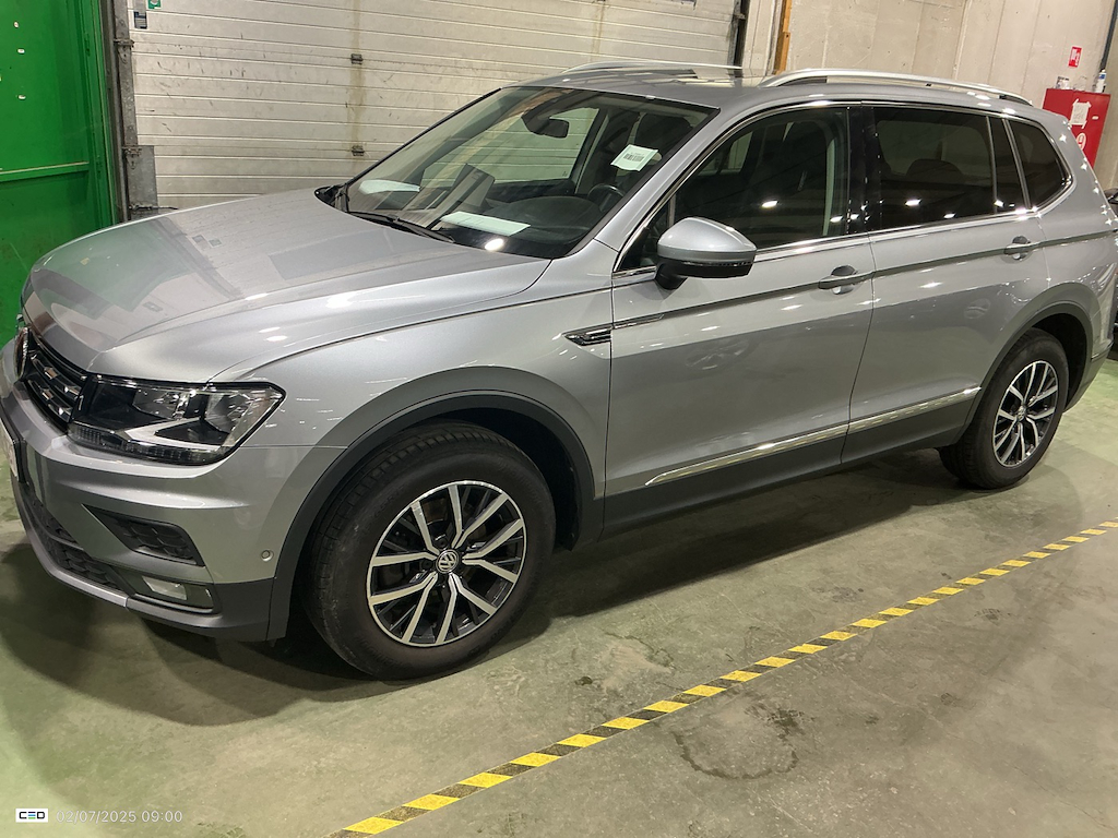 VOLKSWAGEN TIGUAN ALLSPACE DIESEL 2.0 TDi SCR Comfortline (EU6.2) photo