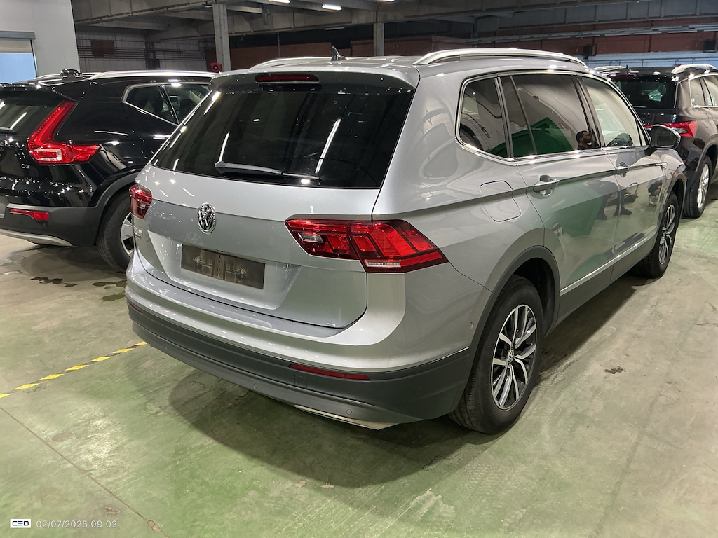 VOLKSWAGEN TIGUAN ALLSPACE DIESEL 2.0 TDi SCR Comfortline (EU6.2) photo